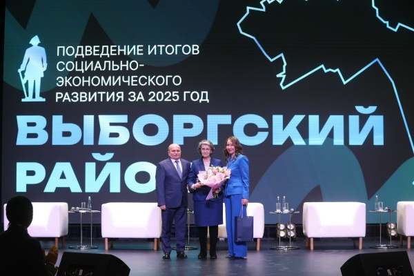 Знак «За заслуги перед Выборгским районом» вручили вчера на отчете главы администрации