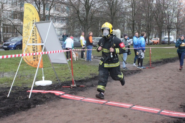 В парке Александрино состоялся 44-й традиционный пробег, посвященный памяти пожарных, погибших при исполнении служебного долга