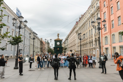 «Когда ты что-то очень любишь и ценишь, ты никогда не будешь это портить»: состоялся премьерный показ променад-спектакля «SOMNUM. Ментальное кино о Петербурге»