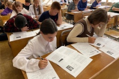 Школьники Невского района и их родители приняли участие в «Диктанте Победы»
