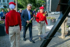 В Кронштадте возложили цветы к монументу «Малая дорога жизни»