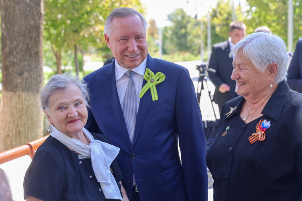 Александр Беглов встретился с блокадниками, проживающими в Ташкенте