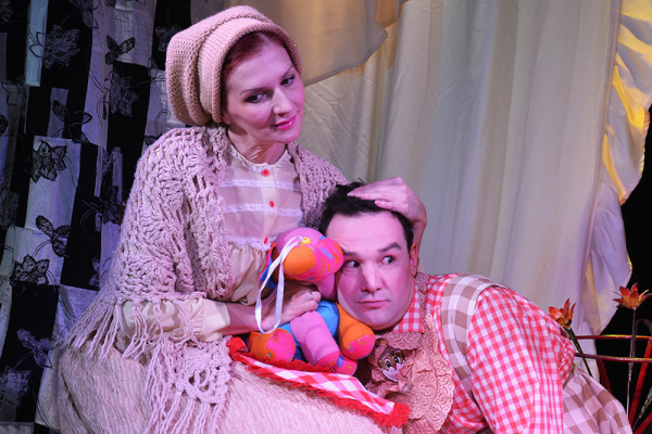 Онлайн-трансляция спектакля «Мамочка» в постановке театра «Пушка»