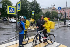 На Большом пр. В.О. дали старт мероприятиям по популяризации ПДД среди автомобилистов и велосипедистов