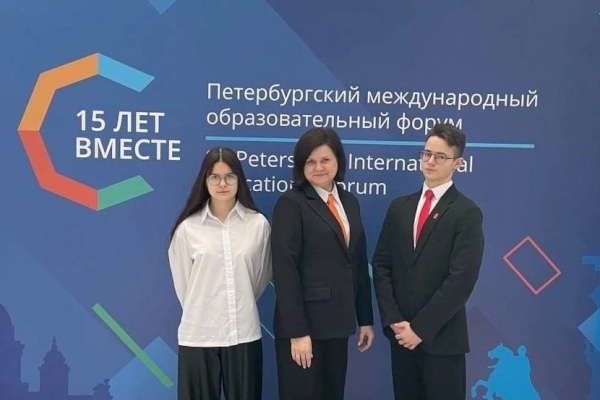 Ученики Выборсгкого района приняли участие в панельной дискуссии на площадке КВЦ «Экспофорум» в рамках XV Петербургского международного образовательного форума 2025