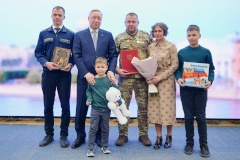 В Санкт‑Петербурге продолжается масштабная работа по выполнению социальных обязательств перед участниками специальной военной операции и ветеранами боевых действий