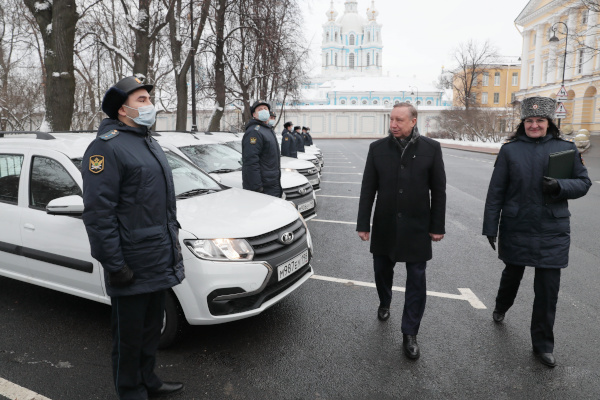 Петербургские судебные приставы получили новые автомобили
