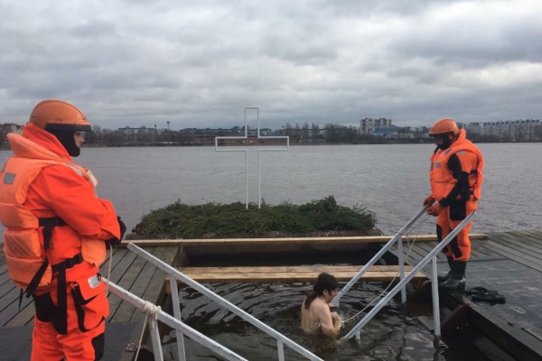 Крещенские купания в Петербурге прошли без происшествий
