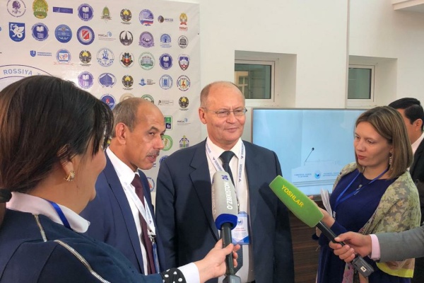 Подписание соглашения  о сотрудничестве между Петербургским и Ташкентским Вузами