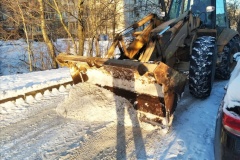 В Невском районе продолжаются работы по уборке снега