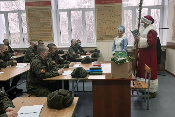 Школьники и преподаватели Кировского района провели акцию «Подарок солдату — земляку»