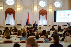 Семье, проживающей во Фрунзенском районе, присуждено почетное звание