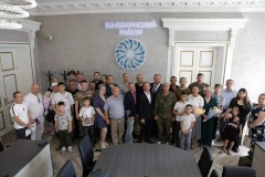Бойцов СВО наградили памятными знаками в Калининском районе