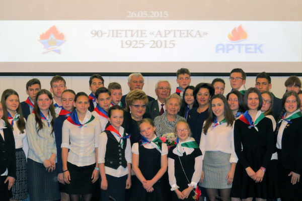26 мая - Губернатор встретился с делегатами юбилейной смены "Артека"