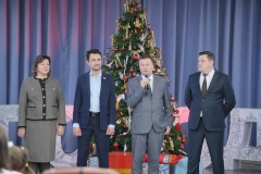 Дети Московского района получили первые новогодние подарки