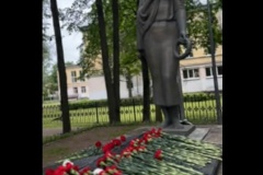 У мемориального комплекса «Скорбящая» в Павловске состоялся торжественно-траурный митинг.