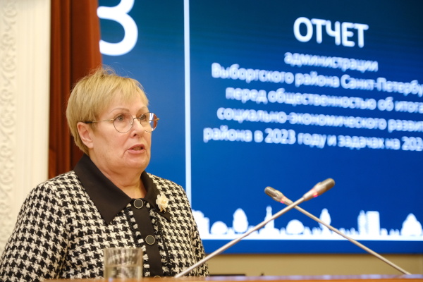 На ежегодном отчете главы района перед общественностью выступила глава муниципального образования Парголово Ольга Кутыловская