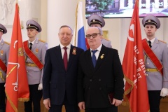 Директору школы-интерната №1 имени К. К. Грота Алексею Мухину вручили нагрудный знак к почётному званию «Народный учитель России»