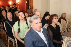 В Санкт‑Петербурге открылась выставка Тумана Жумабаева – художника, объединяющего мир