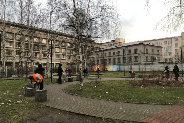 Вопрос уборки сквера у «Нарвской» - на контроле районной администрации