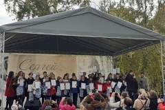 В Невском районе состоялся уличный праздник "Есенинские чтения", посвященный Международному дню учителя