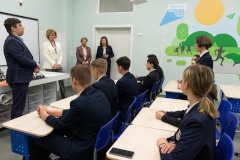Вице-губернатор Санкт‑Петербурга Ирина Потехина посетила школу 703 Московского района