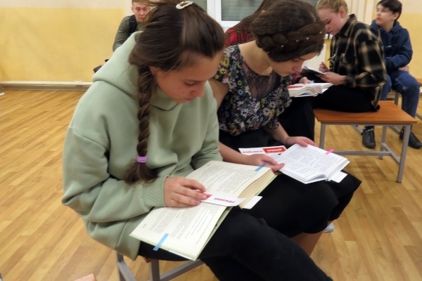 Библиотека «Интеллект» провела отборочный тур Чемпионата по чтению «Прочти, чтобы я тебя увидел» в подростково-молодежном клубе «Берег»