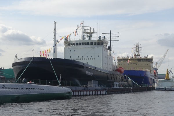 Фестиваль ледоколов вызвал ажиотаж в Петербурге