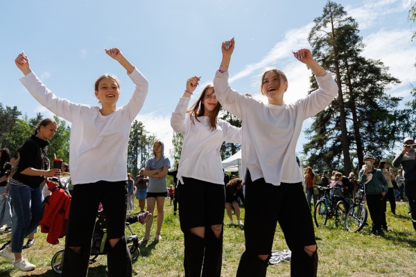 Старт летнему сезону дал молодежный фестиваль "Краски лета"