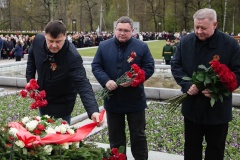 Председатель Жилищного комитета Денис Удод принял участие в торжественной церемонии возложения цветов и венков на Серафимовском кладбище