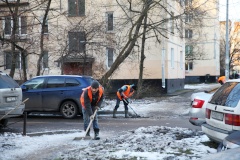 Наледь расчистить, район украсить!