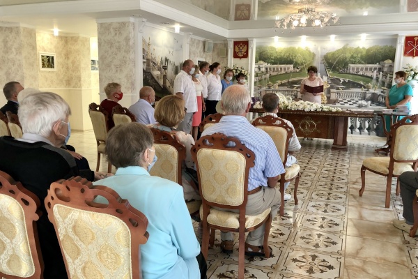За любовь и верность наградили 22 супружеские пары Петродворцового района