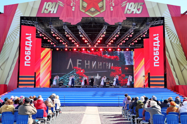 Праздничный концерт на Дворцовой площади в честь Дня Победы