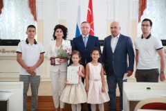 Многодетные семьи нашего района награждены за заслуги в воспитании детей