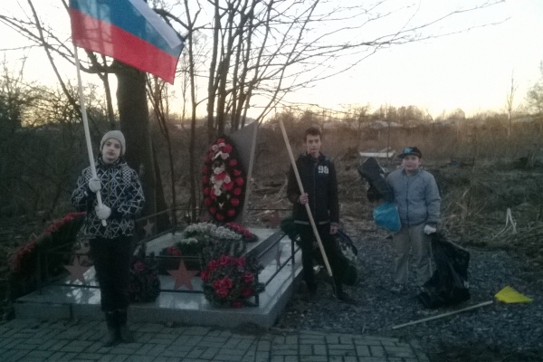 Воспитанники клуба "Невские орлята" приняли участие в месячнике благоустройства