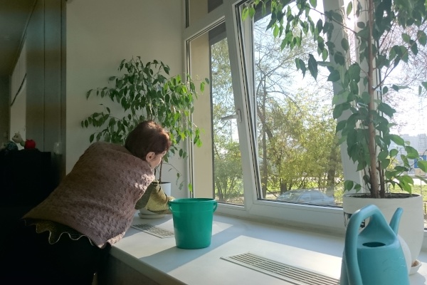 Центры социального обслуживания населения  приступили к влажной уборке помещений в рамках осеннего месячника по благоустройству