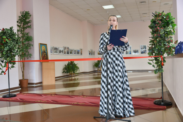 В Кронштадтском Дворце молодежи состоялась торжественная церемония открытия фотовыставки, посвященной 25-летию прославления святого праведного Иоанна Кронштадтского в России