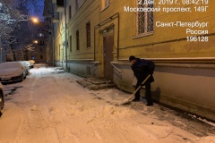 Более 600 дворников вышло сегодня на уборку Московского района