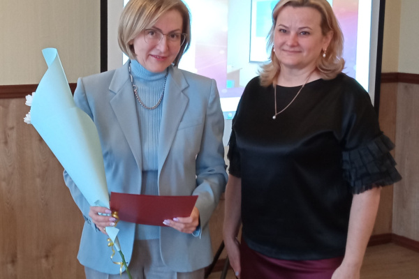 Начальник Управления социального питания Алёна Мироненко поздравила сотрудников лаборатории «СОЦПИТ» с профессиональным праздником