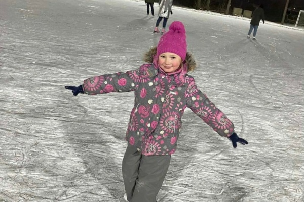 В Кировском районе продолжается работа по подготовке мест для массового катания на коньках