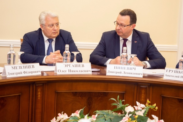 Олег Эргашев провел рабочую встречу с министром здравоохранения Республики Беларусь Дмитрием Пиневичем, государственным секретарем Союзного государства России и Белоруссии Дмитрием Мезенцевым