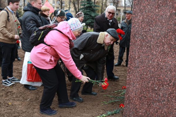 Митинг на Комсомольской площади
