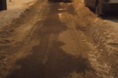 Во Фрунзенском районе продолжается уборка снега