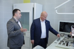 Глава района Михаил Асташкевич посетил детскую поликлинику, строительство которой завершилось на Полюстровском проспекте
