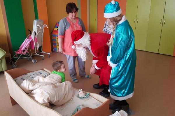 Детей в Доме ребенка № 3 Фрунзенского района поздравили с наступающими праздниками