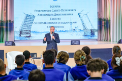 Александр Беглов: За пять лет Петербург принял более 10 тысяч детей из Мариуполя