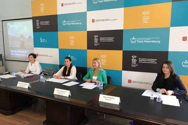 Французские журналисты и блогеры удивились Петербургу