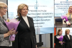 Вице-губернатор Наталья Чечина вручила петербуржцам награды Правительства Санкт‑Петербурга - почетный знак «Нагрудный знак Губернатора Санкт‑Петербурга «За милосердие» по итогам 2023 года.