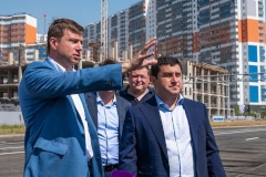 Заместитель Министра строительства и жилищно-коммунального хозяйства РФ осмотрел строящиеся социальные и дорожные объекты Санкт‑Петербурга