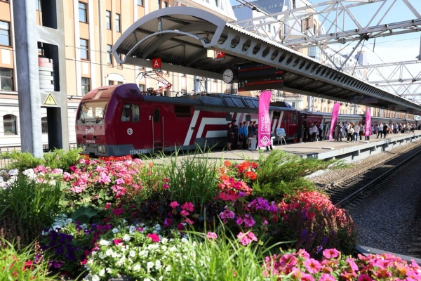 На Московском вокзале отметили 20-летний юбилей легендарного отеля на колесах «Гранд Экспресс»